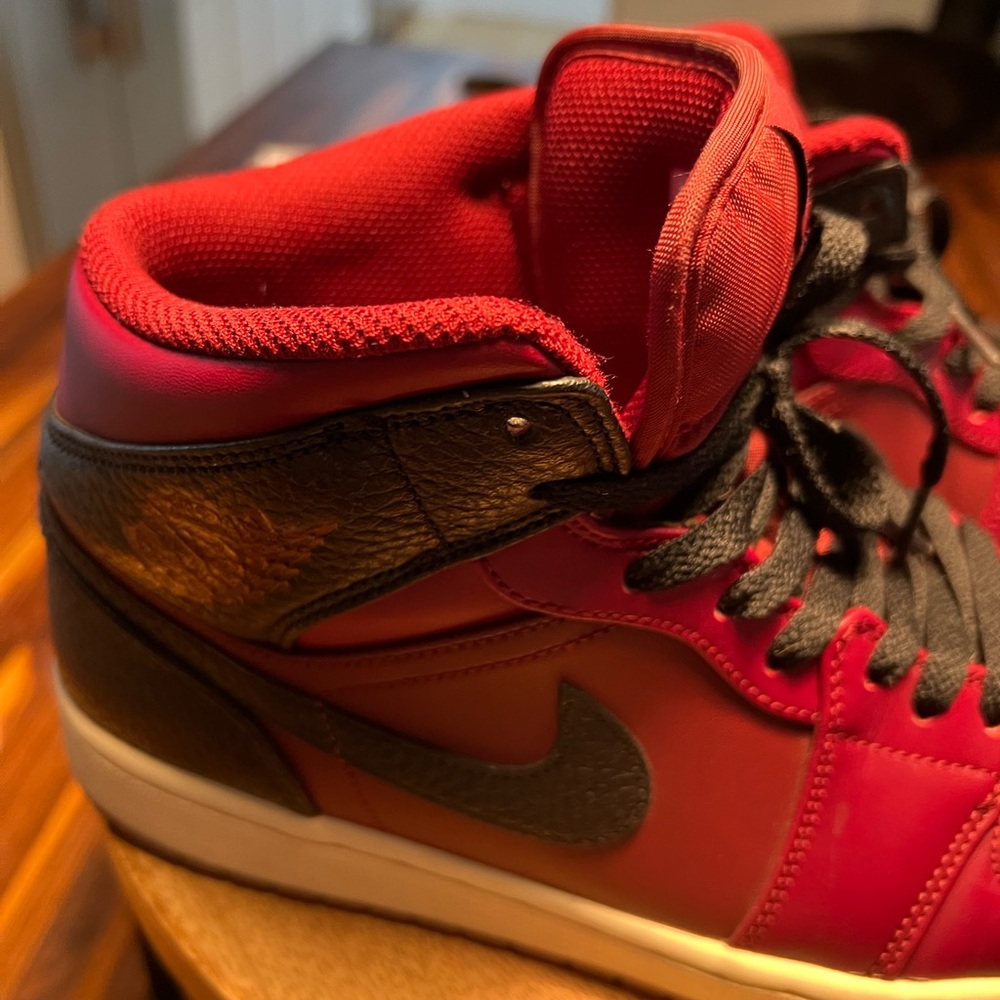 Jordan 1 mid